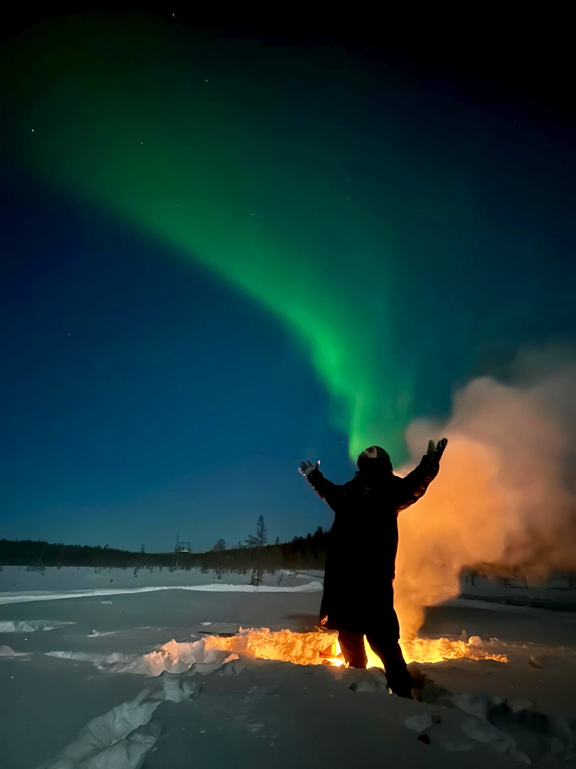 Kännykällä otettu kuva revontulista.